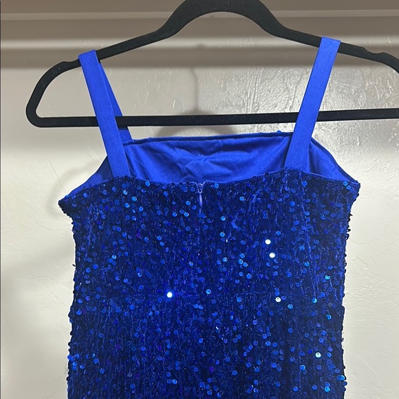 Formal Blue Dress with Sparkling Sequins and Flowing Tulle Skirt - Picture 4 of 7
